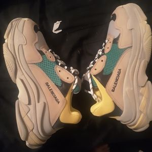 balenciaga triple s